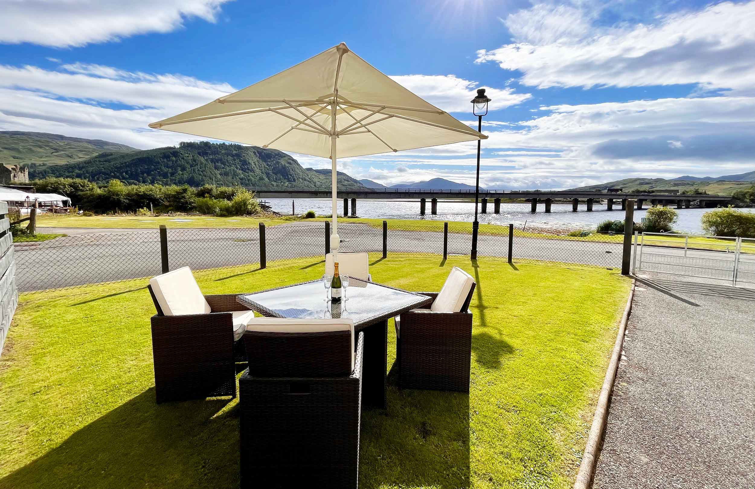 Glas Eilean View Self Catering Accommodation in Dornie offers private parking to guests
